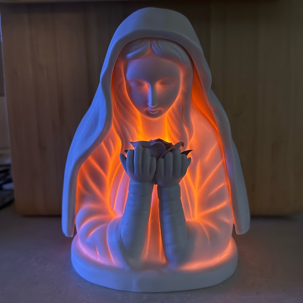 Vintage Mary / Madonna Elegant Figurine - Lighted Night Light / Lamp - Picture 17 of 17